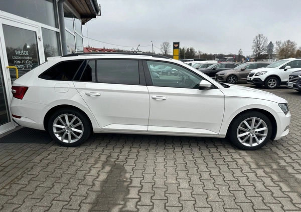 Skoda Superb cena 64900 przebieg: 214540, rok produkcji 2017 z Boguchwała małe 79